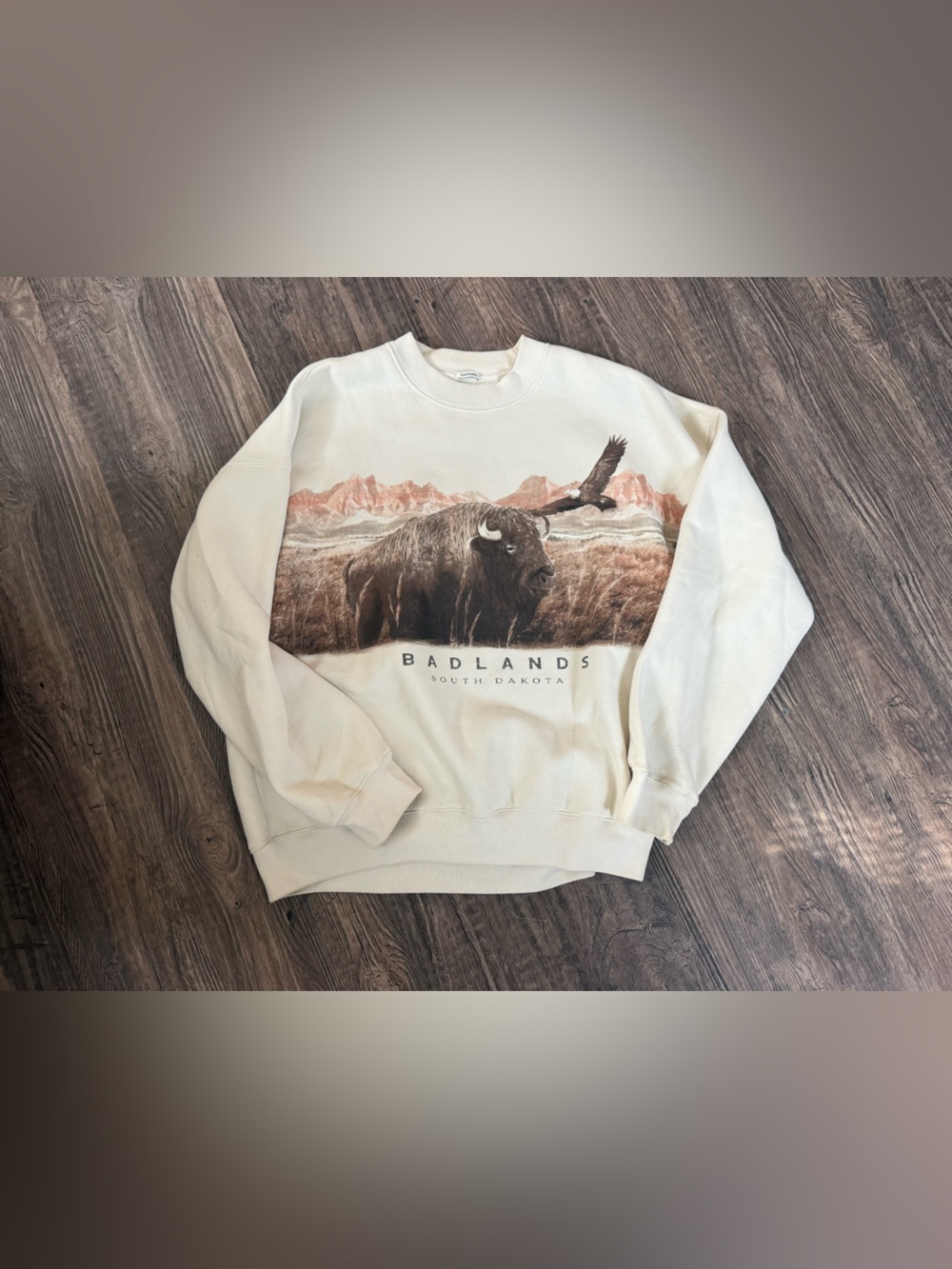 BADLANDS South Dakota Men's Cream Graphic Sweatshirt blogger large